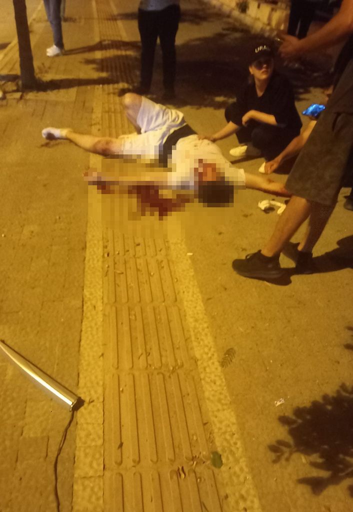 Manavgat'ta Kaldırımda Yürüyen Gence Otomobil Çarptı 2