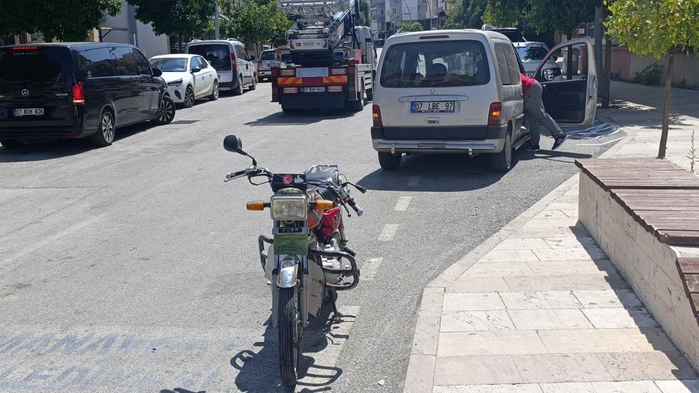 Manavgat’ta Kask Hayat Kurtardı! Motosikletli Öl*mden Döndü