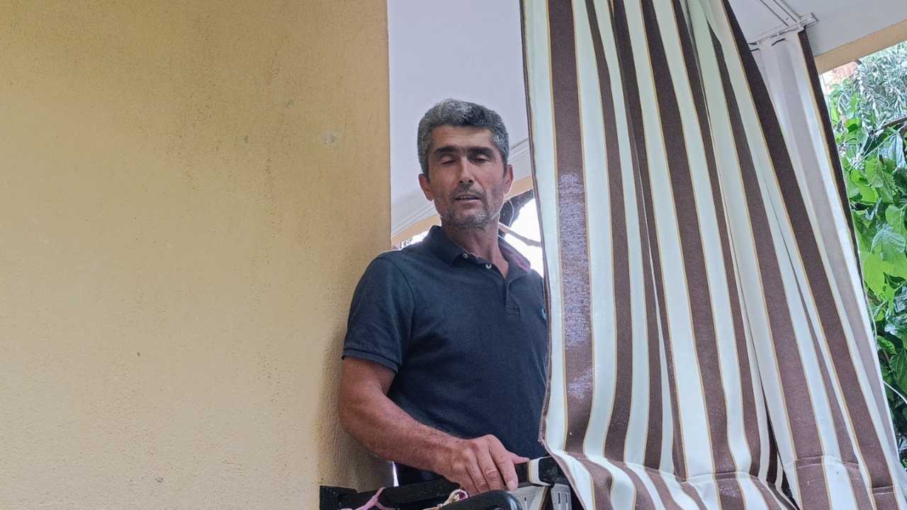 Manavgat’ta Kuruyan Dev Ağaç Apartmanın Üstüne Yıkıldı 3