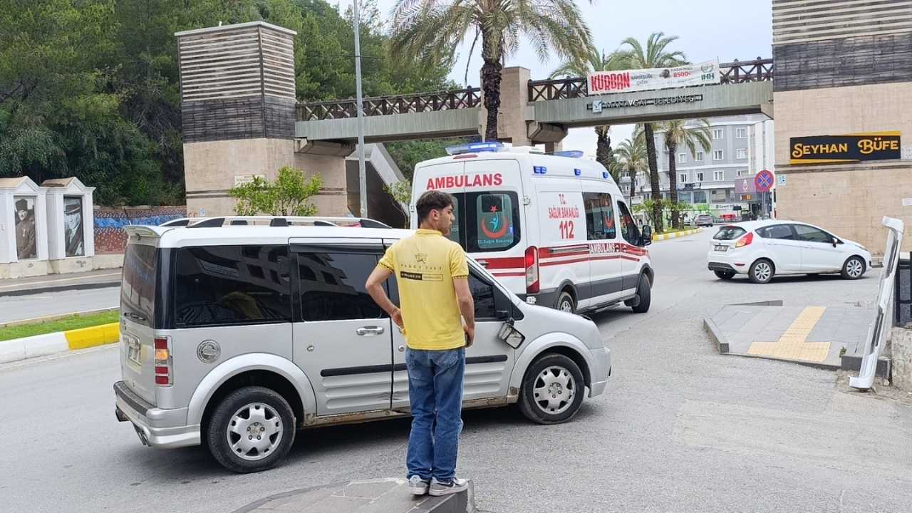 Manavgat’ta Sokak Ortasında Korkutan Çarpışma 3
