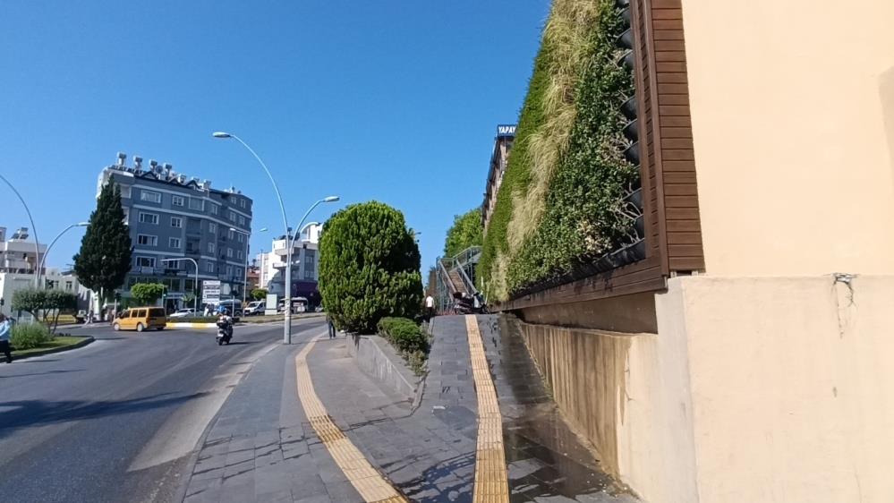 Manavgat’ta Sulama Suyu Kazaya Neden Oldu! Sürücü Yaralandı