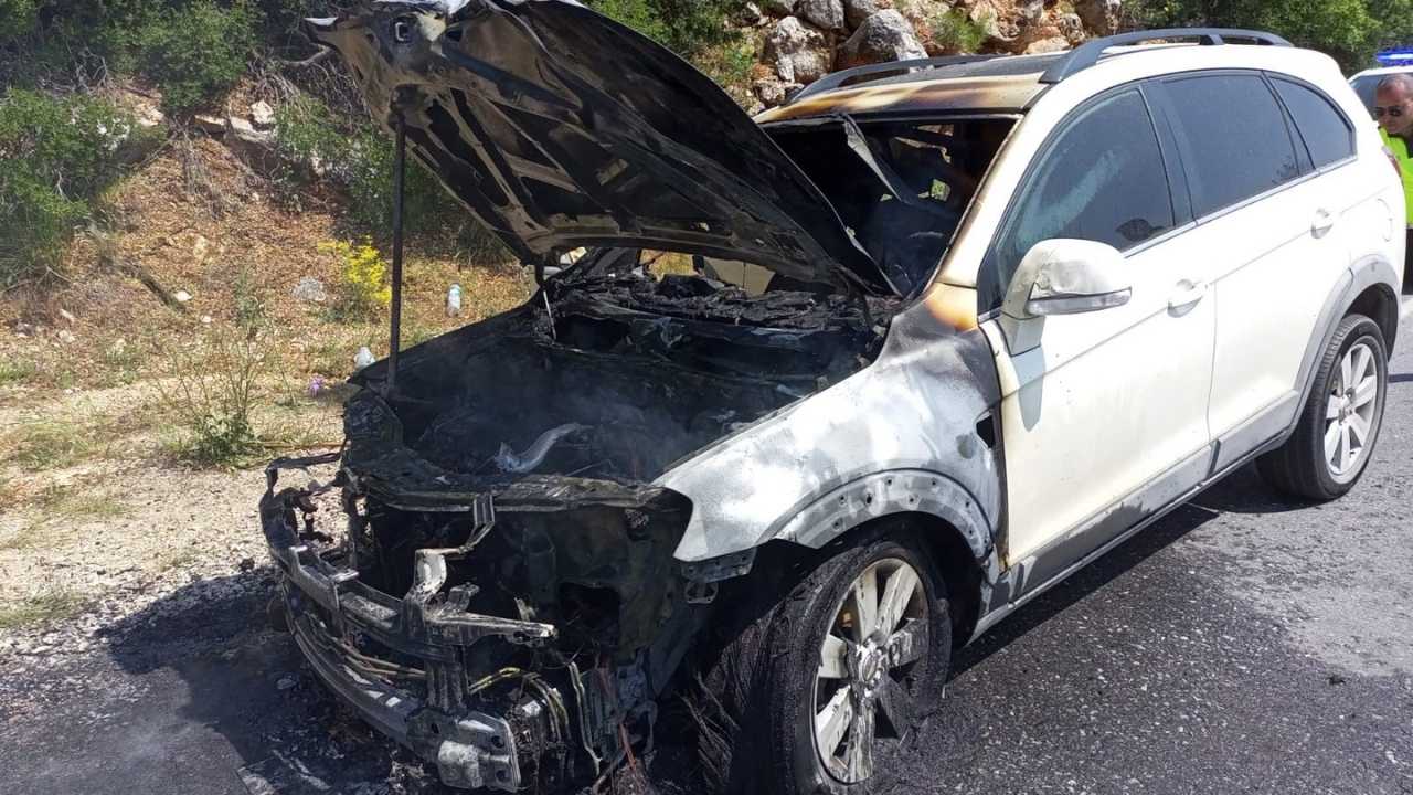 Seyir Halindeki Cip Alev Aldı! Akseki Seydişehir Yolu Trafiğe Kapatıldı 2