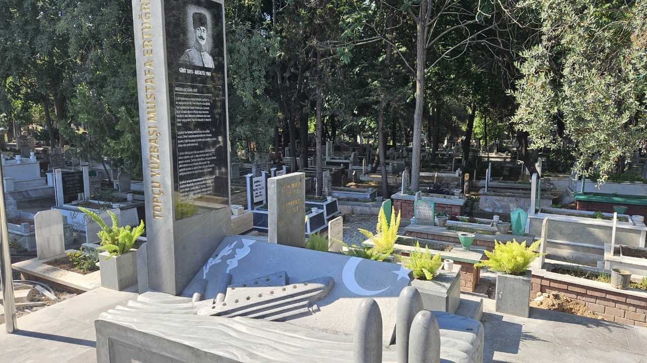 Tarihe Geçen Türk Subayına Antalya’da Anıt Mezar Yapıldı 2