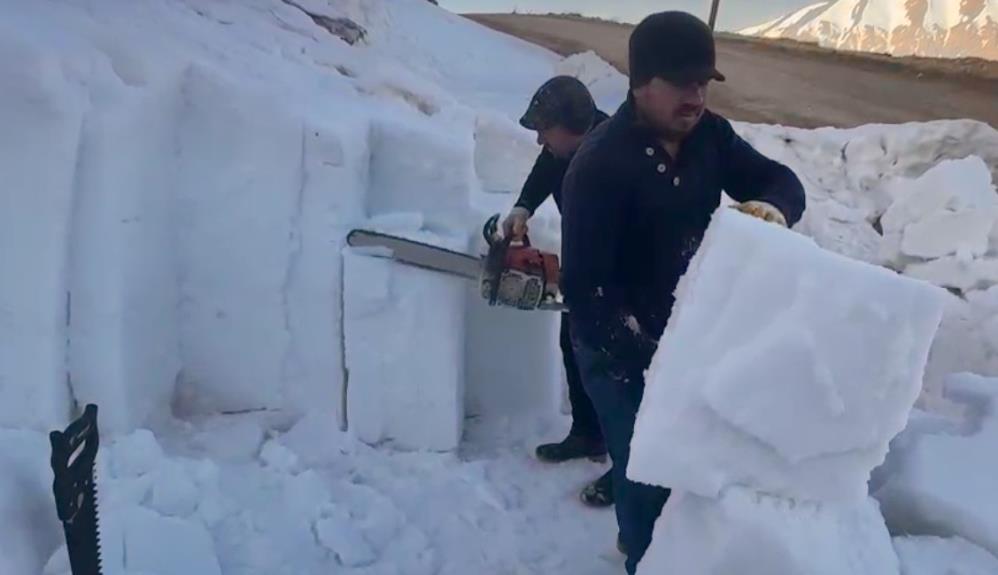 Toroslardan Antalya’ya Kar Yolculuğu! Karlama Pazarlarda 