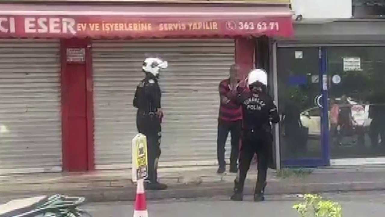 Adana'da Bıçakla Tehditler Savuran Şahıs Etkisiz Hale Getirdi 3