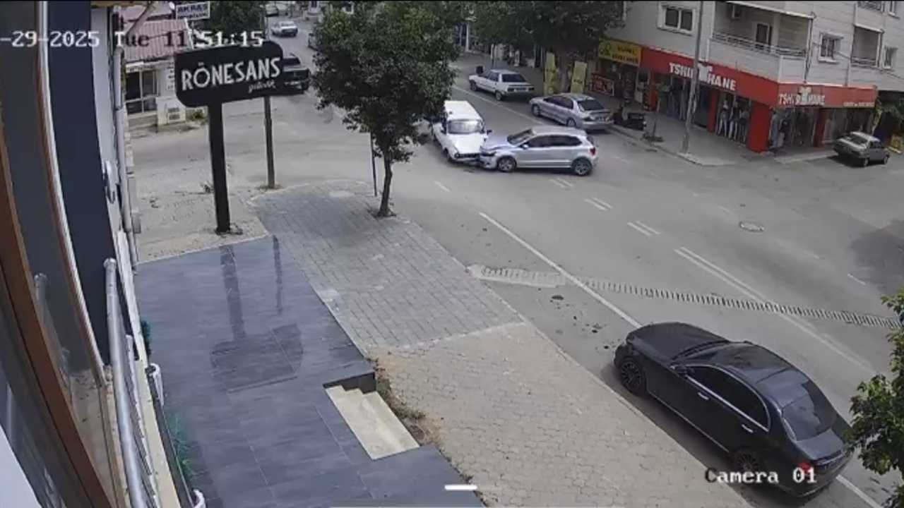 Adana’da Çarpışma Anında Araçtan Fırlayıp Koşmaya Başladı2