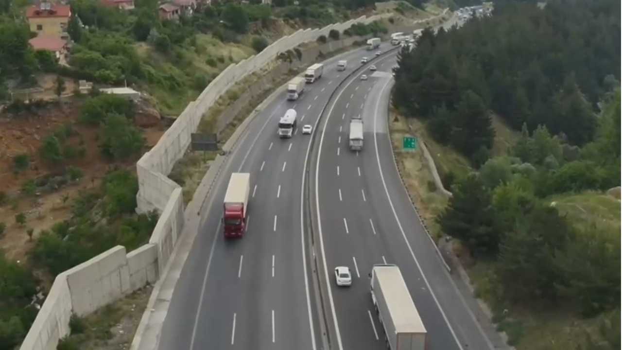 Adana’da Dron Destekli Trafik Denetimi (1)