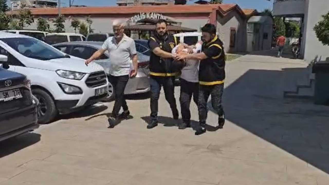 Adana’da Kadını Yerde Sürükleyerek Çantasını Çaldılar4