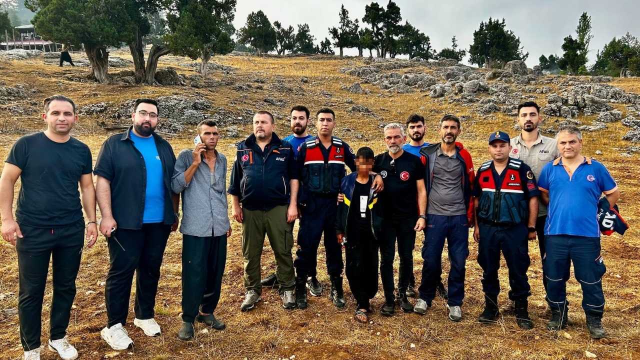 Adana’da Kaybolan 12 Yaşındaki Çocuk Damda Uyurken Bulundu 2