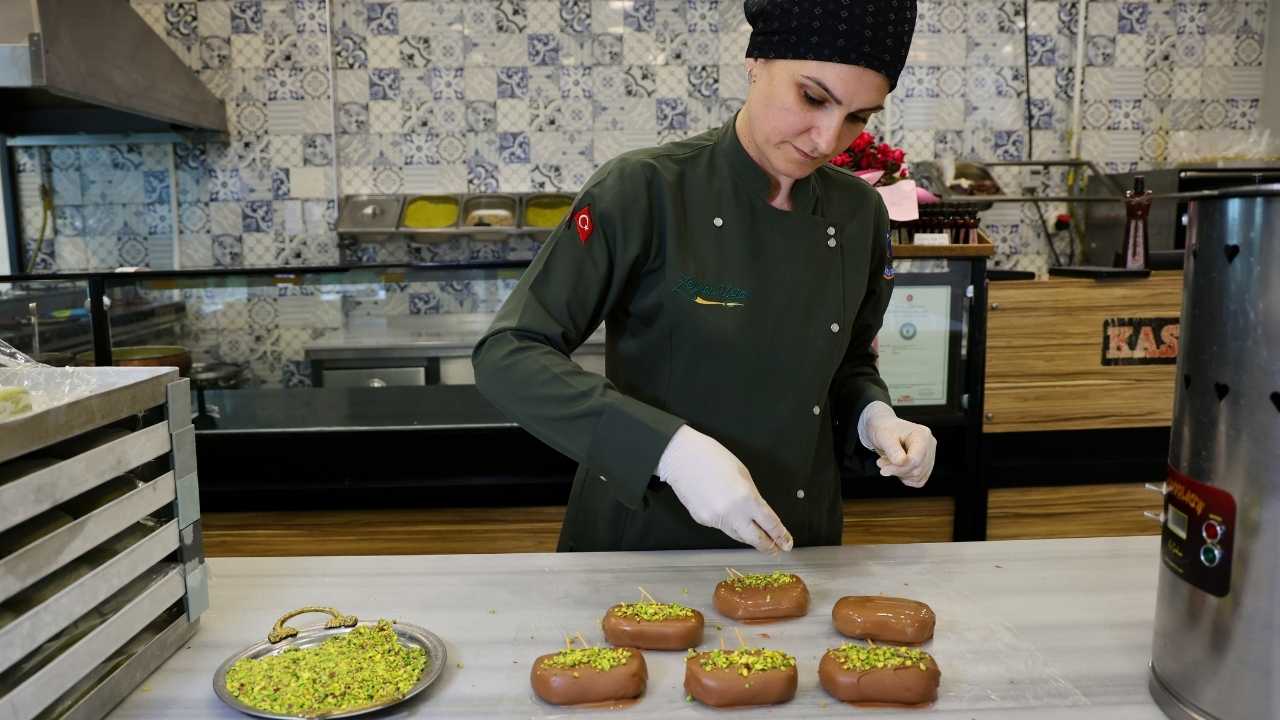Adana’da Kilosu Bin Liraya Satılan O Dondurma Yok Satıyor 4