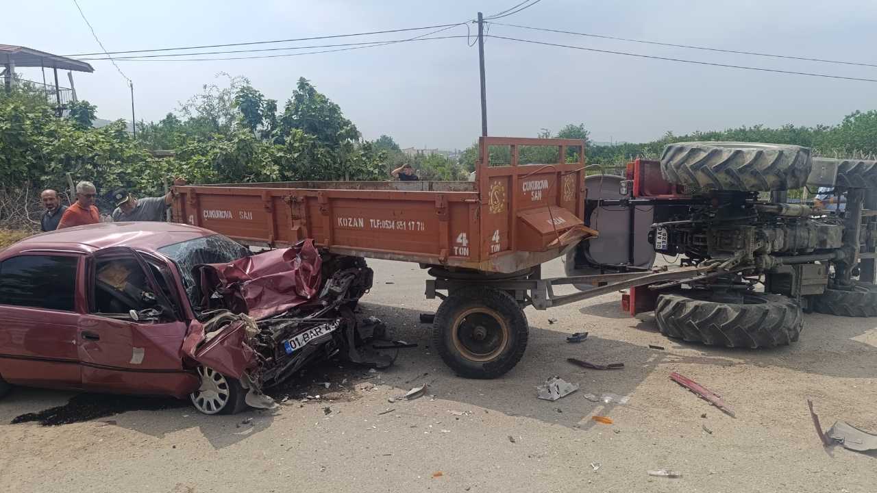 Adana’da Otomobille Traktör Çarpıştı2