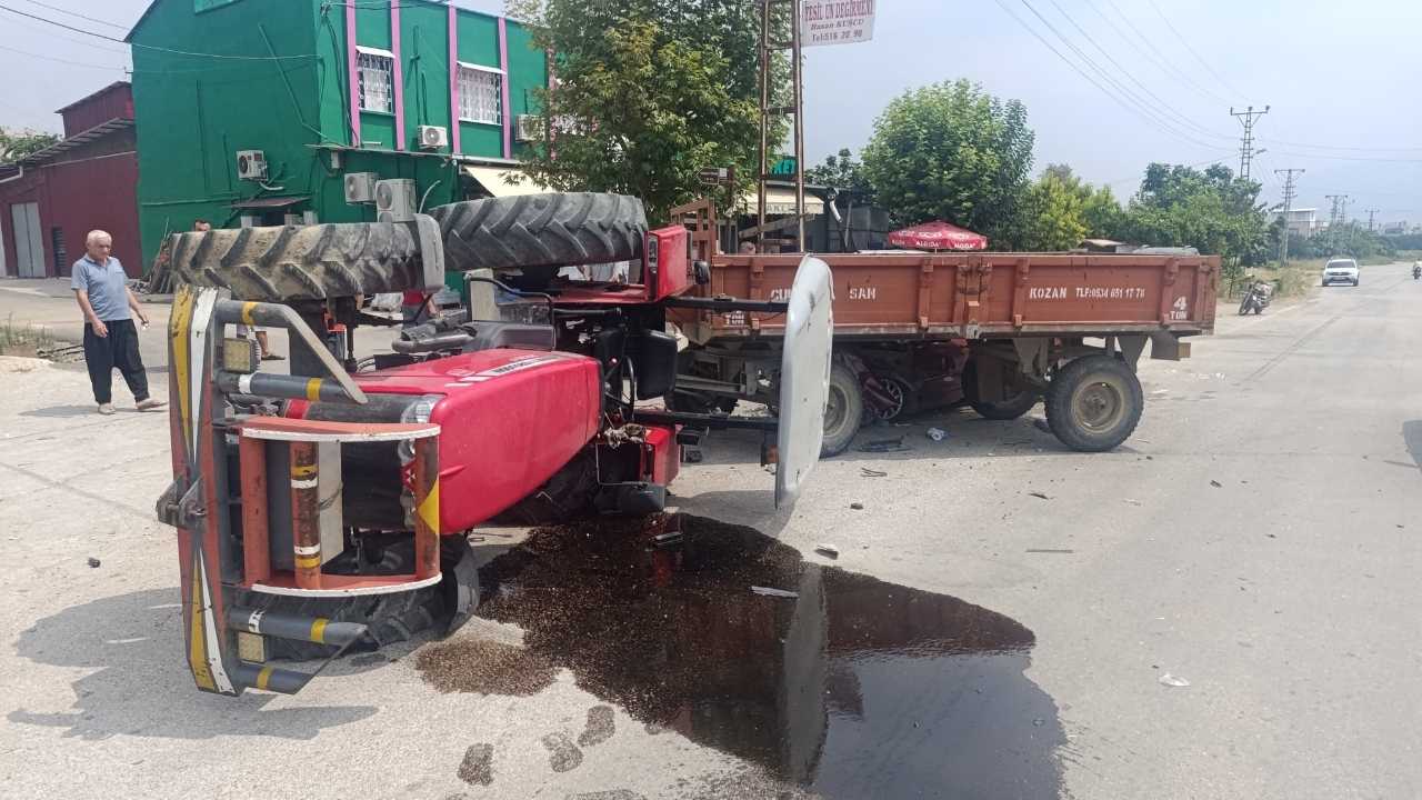 Adana’da Otomobille Traktör Çarpıştı3