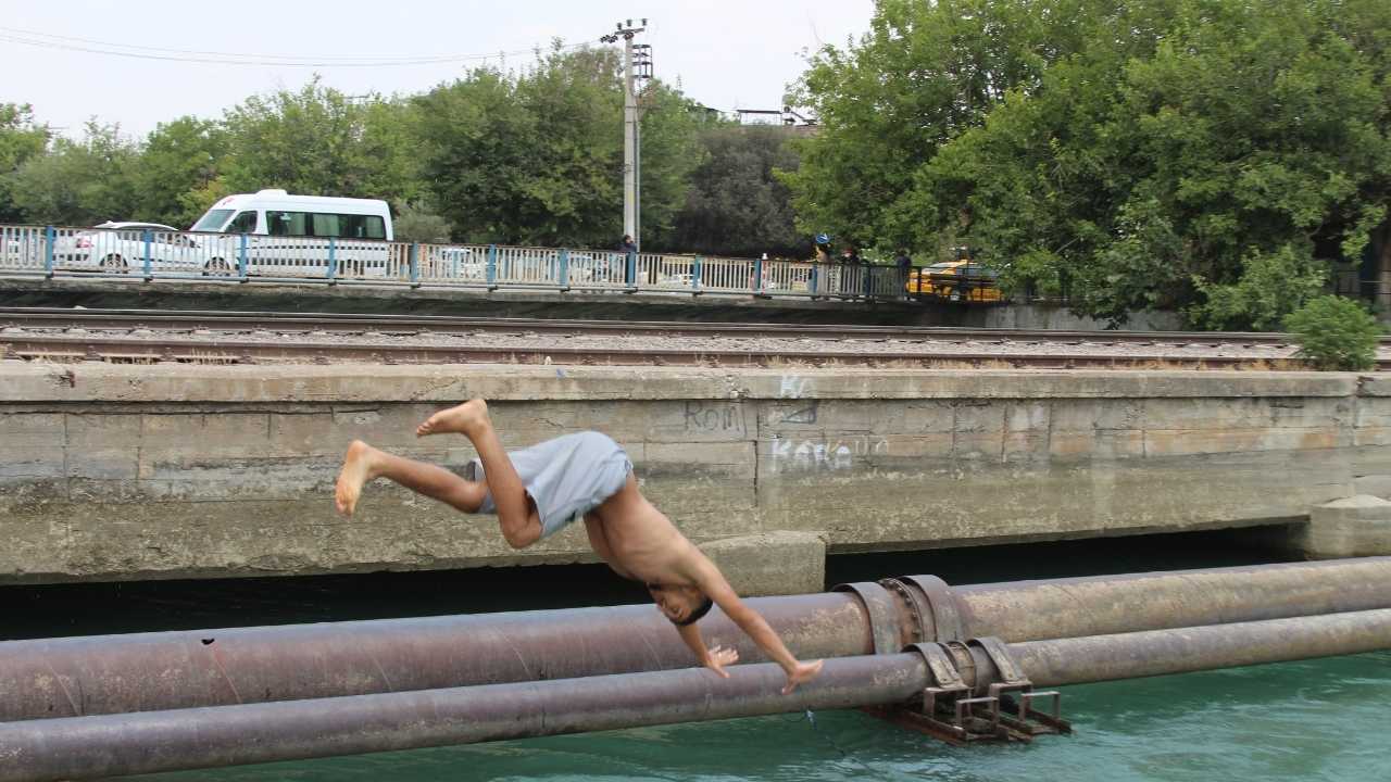 Adana’da Sulama Kanalları Dolu Taştı Tehlikeli Serinlik (4)