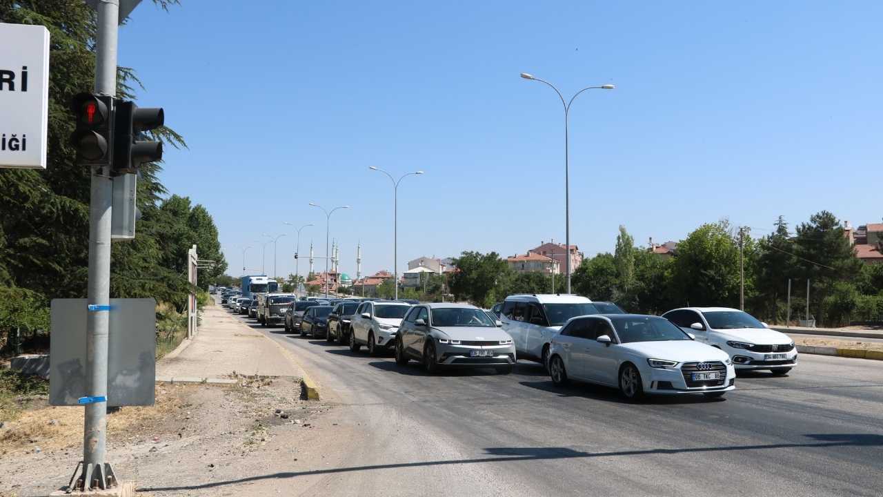 Afyon Antalya Yolunda 'Tatil' Yoğunluğu