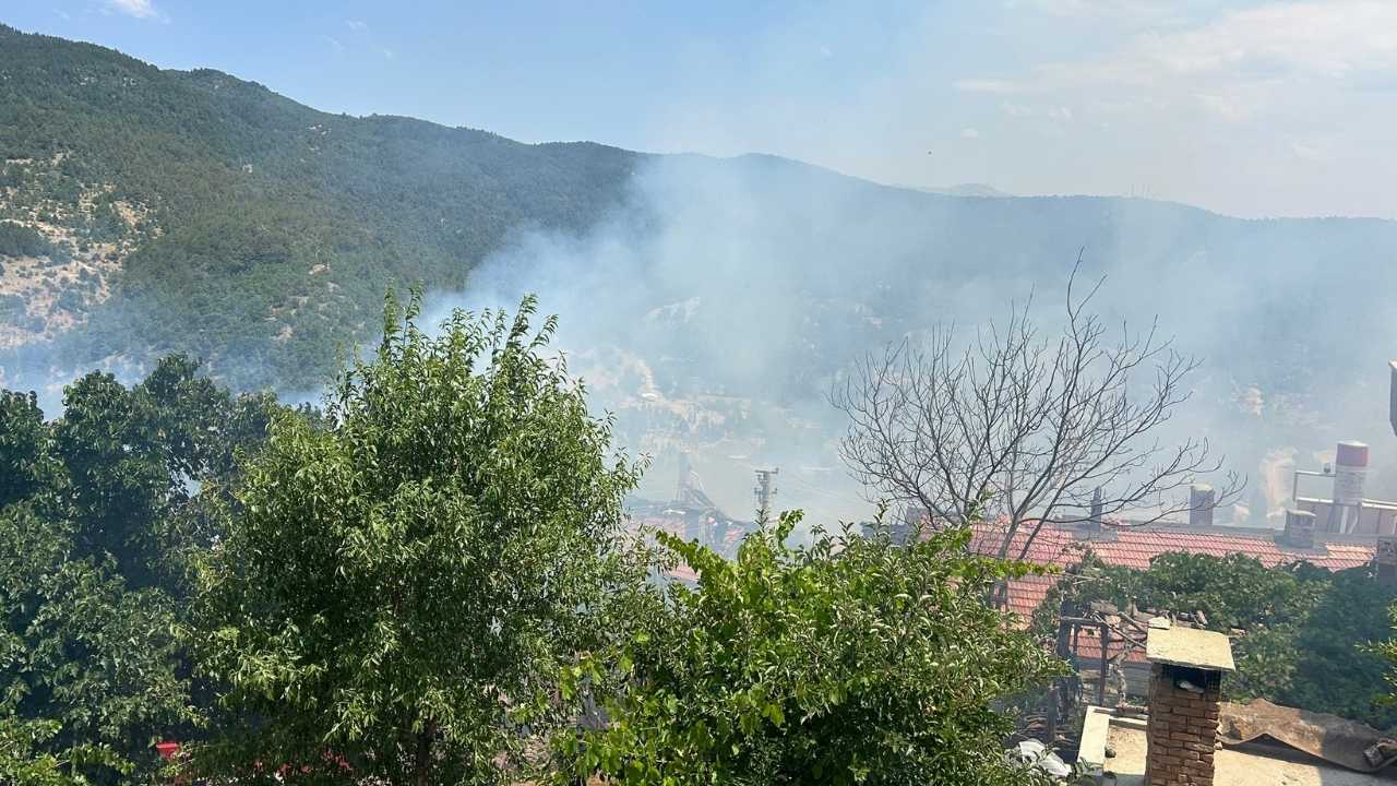 Akseki Bademli'de Otluk Yangını Büyüdü Alevler Evlere Sıçradı 3