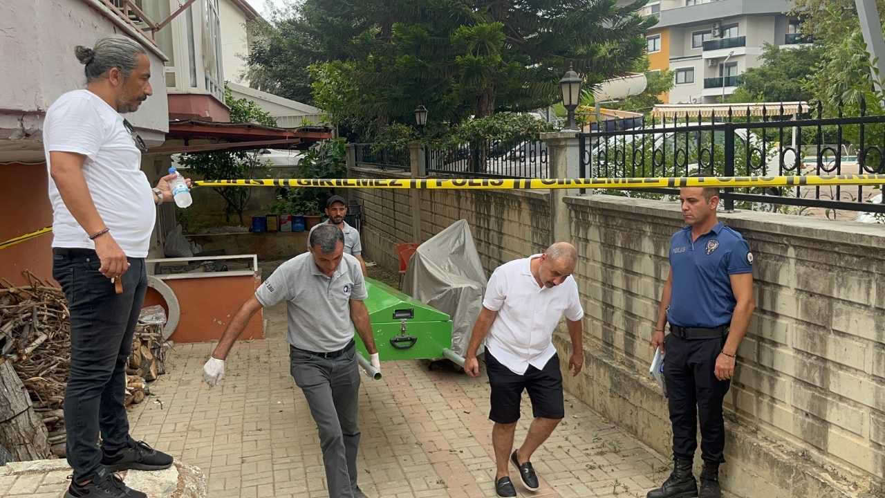 Alanya’da Adam Evinin Önünde Lü Bulundu (4)