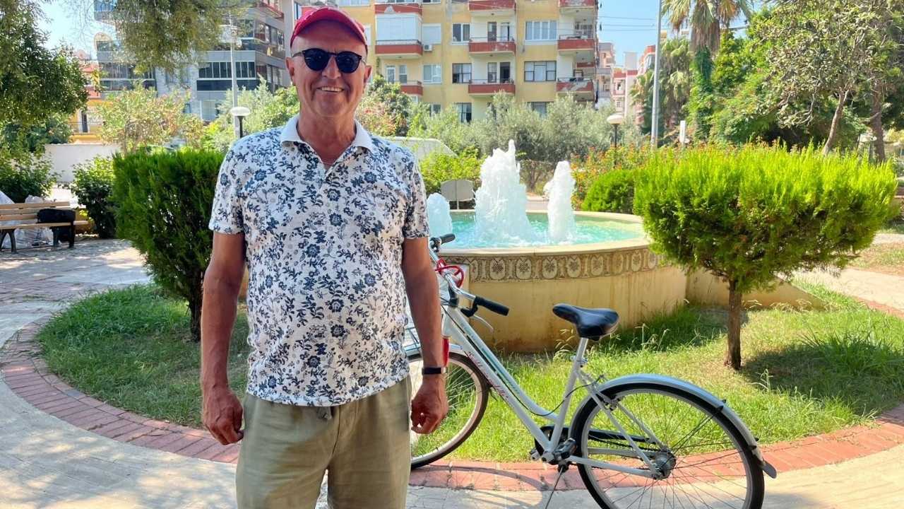 Alanya’da Bisikleti Çalınan Adama Muhtardan Yeni Bisiklet
