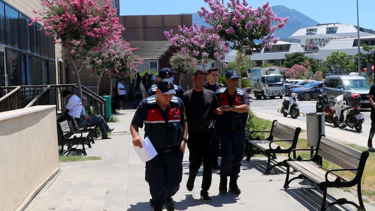 Alanya’da Eski Eş Dehşti Bıçklanan Kadın Yoğun Bakımda  2