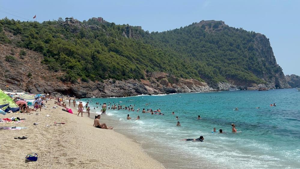 Alanya'da Kleopatra Plajı Temmuz’da Tatilcilerle Doldu