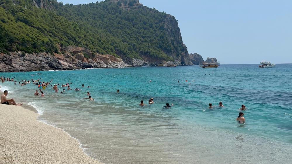 Alanya'da Kleopatra Plajı Temmuz’da Tatilcilerle Doldu