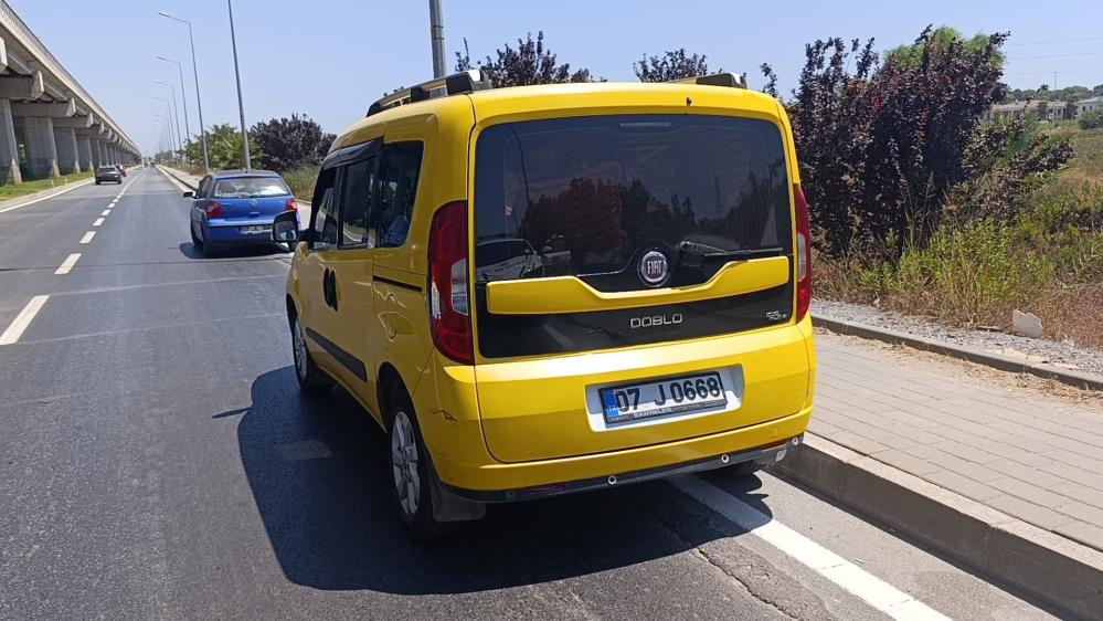 Alanya'da Müşteri Almak İsteyen Taksi Kazaya Neden Oldu