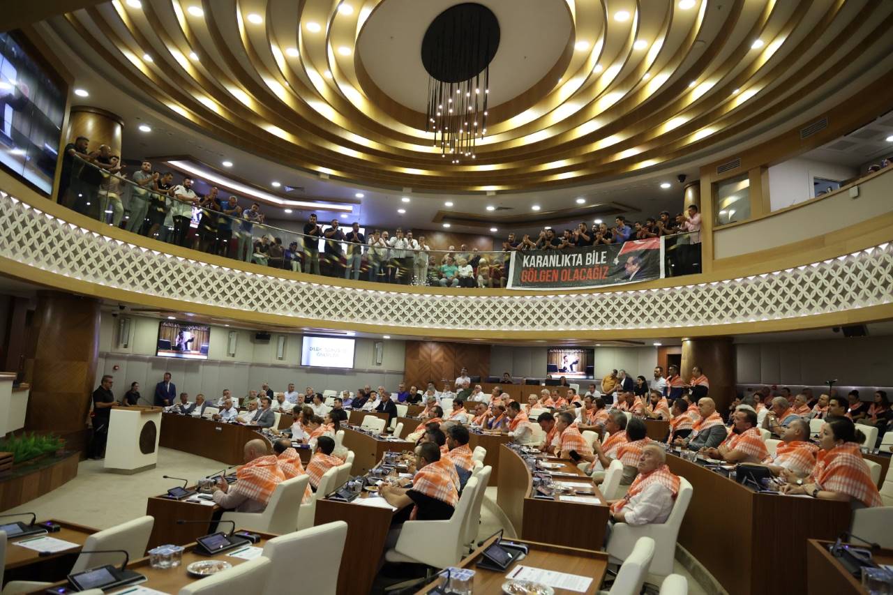 Antalya Büyükşehir Belediye Meclisi’nde Böcek Tartışması!
