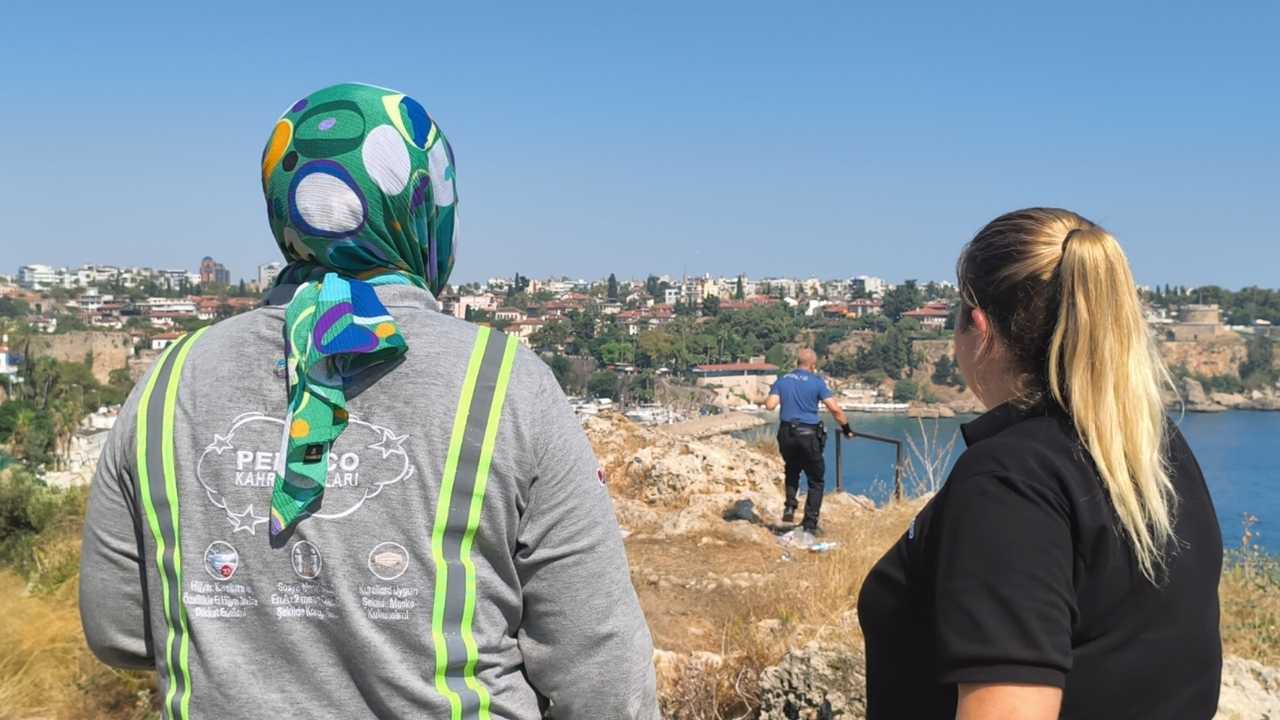 Antalya Falezlerinde Eşine 4