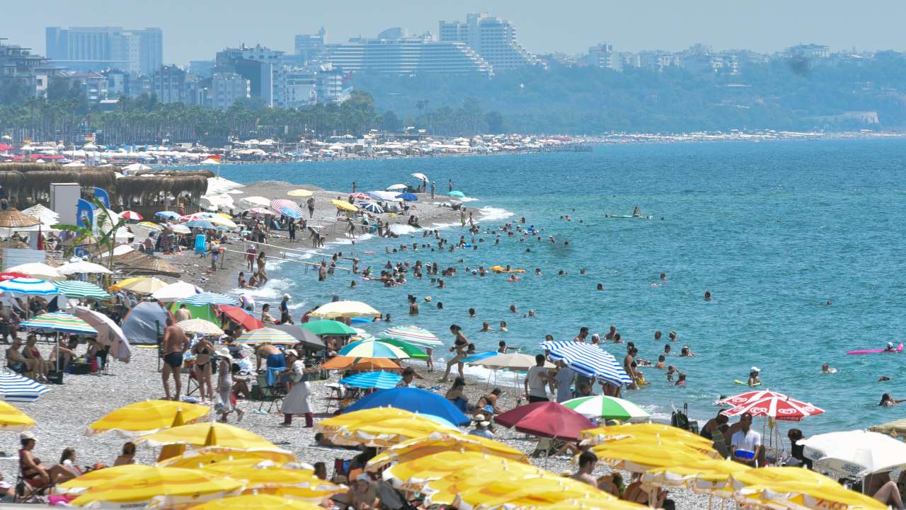 Antalya Kavruluyor! Sıcaklık 46 Dereceyi Aştı