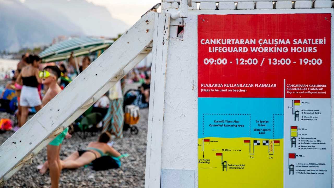 Antalya Konyaaltı Sahili'nde Cankurtaran Krizi Akşam Denize Girmek Tehlikeli! 4