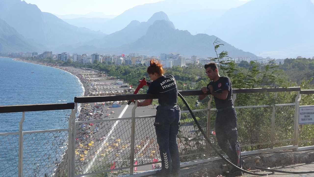 Antalya Varyant'ta Yangın Paniği! Alevler Kafeye Metreler Kala Durduruldu 2