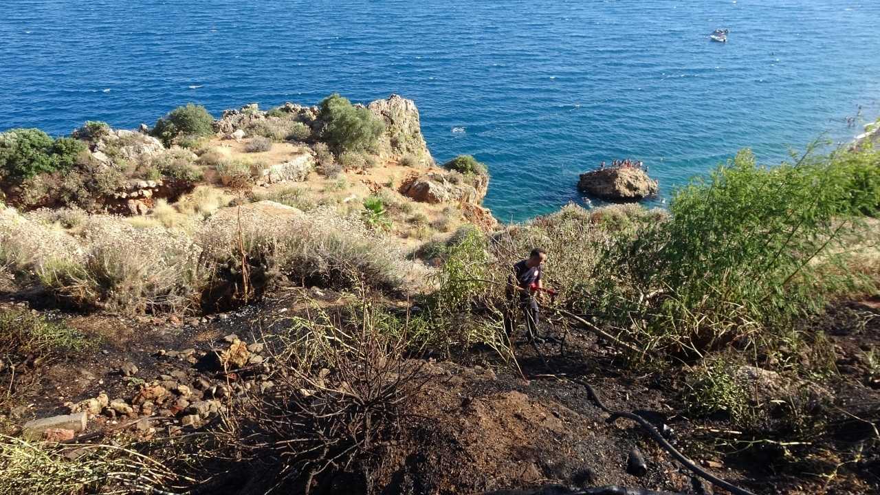 Antalya Varyant'ta Yangın Paniği! Alevler Kafeye Metreler Kala Durduruldu 3