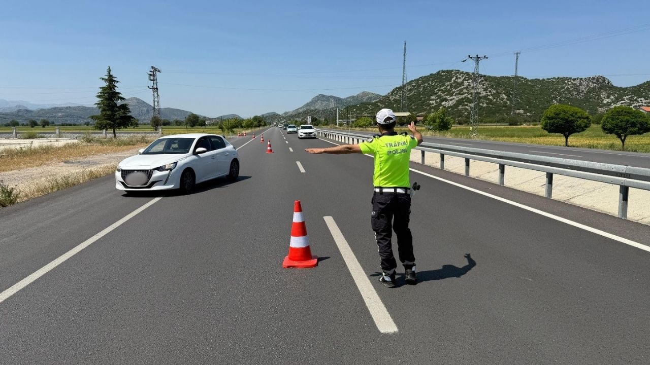 Antalya’da 7 Günde 59 Bin Araç Denetlendi! 16 Bin Sürücüye Ceza Uygulandı 2