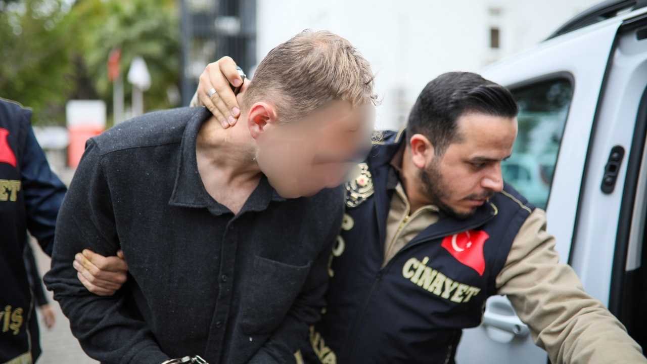 Antalya’da Babasını 5 Yerinden Bıçaklayan Evlat Hakim Karşısında 2