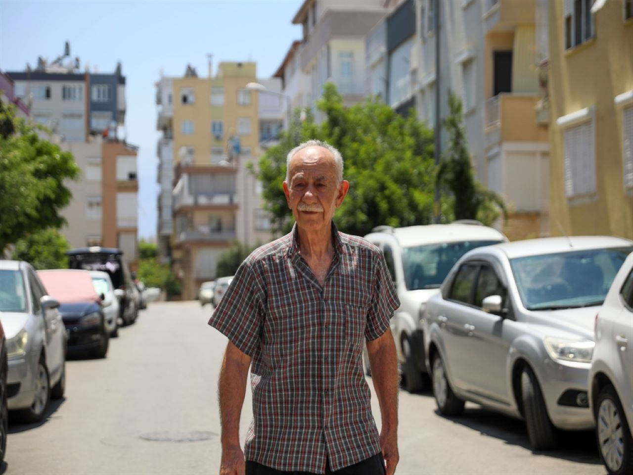 Antalya’da Dede ve Torunları Sokakta Kalma Tehlikesiyle Karşı Karşıya!