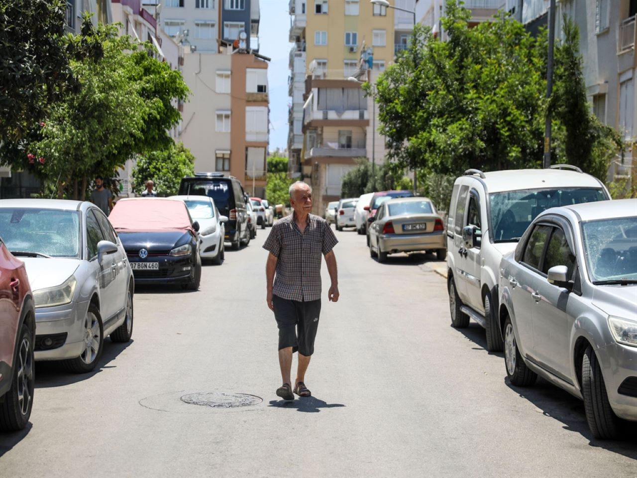 Antalya’da Dede ve Torunları Sokakta Kalma Tehlikesiyle Karşı Karşıya!