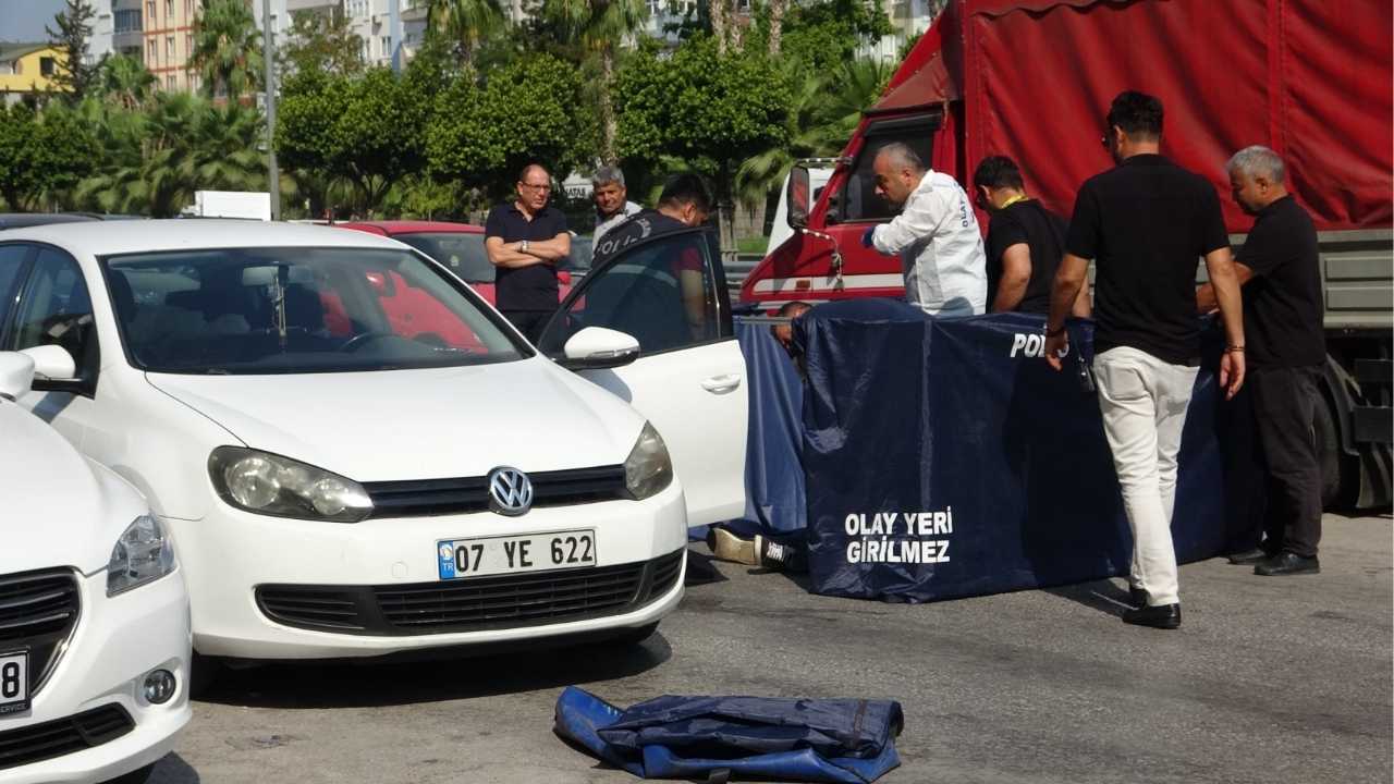 Antalya’da Direksiyon Başında Ölü Bulunuldu (1)