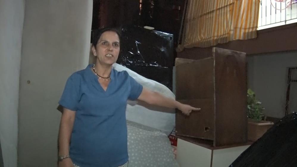 Antalya'da Elektriği Kesilen Kadın Şimdi de Evinden Atıldı