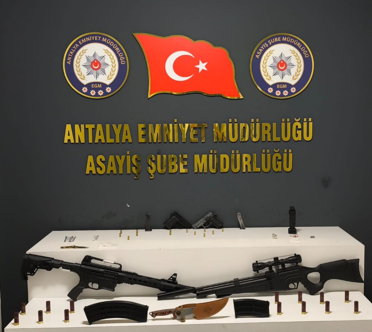Antalya'da "Gece Avı" Operasyonu! Fuh*ş Tuzaklı Gasp Çetesi Çökertildi