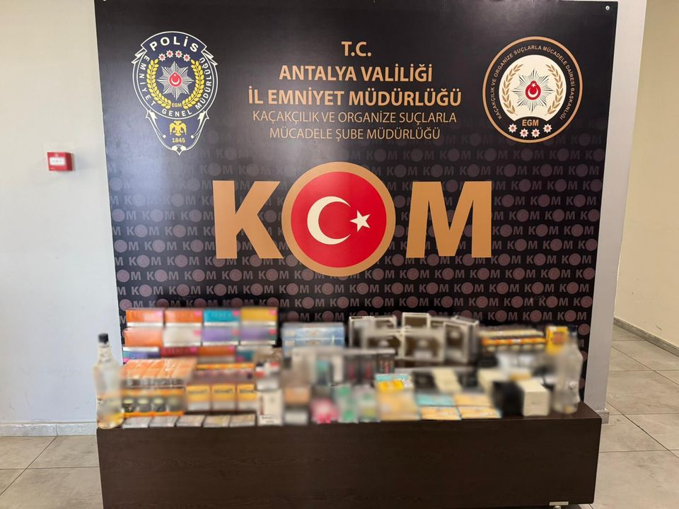 Antalya'da Kaçakçılara Darbe! 67 Bin Kaçak İlaç Ve Binlerce Ürün Yakalandı 2