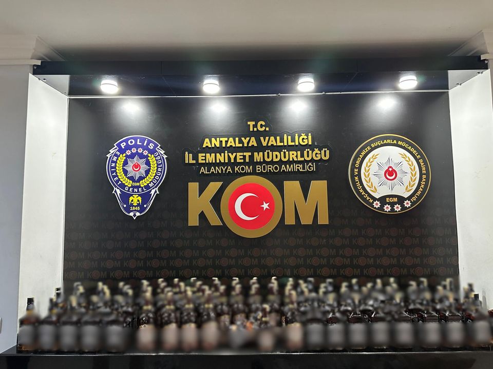 Antalya'da Kaçakçılara Darbe! 67 Bin Kaçak İlaç Ve Binlerce Ürün Yakalandı 4