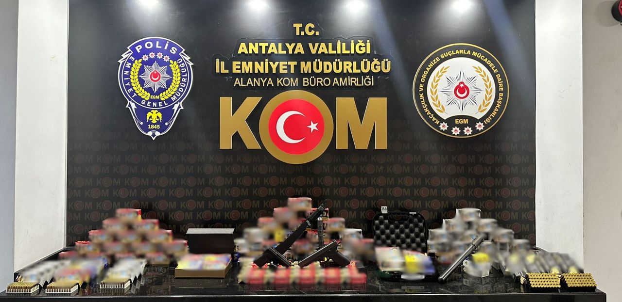 Antalya'da Kaçakçılara Darbe! 67 Bin Kaçak İlaç Ve Binlerce Ürün Yakalandı 5