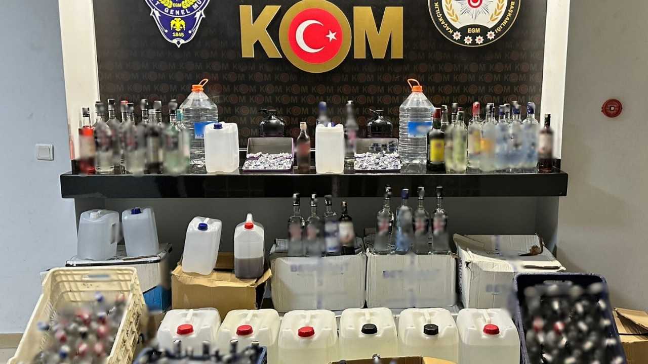 Antalya’da Kaçakçılara Suç Üstü 11 Bin Litre Kaçak İçki, Kilolarca Tütün Ve 1 Milyon Dolarlık Senet! 2