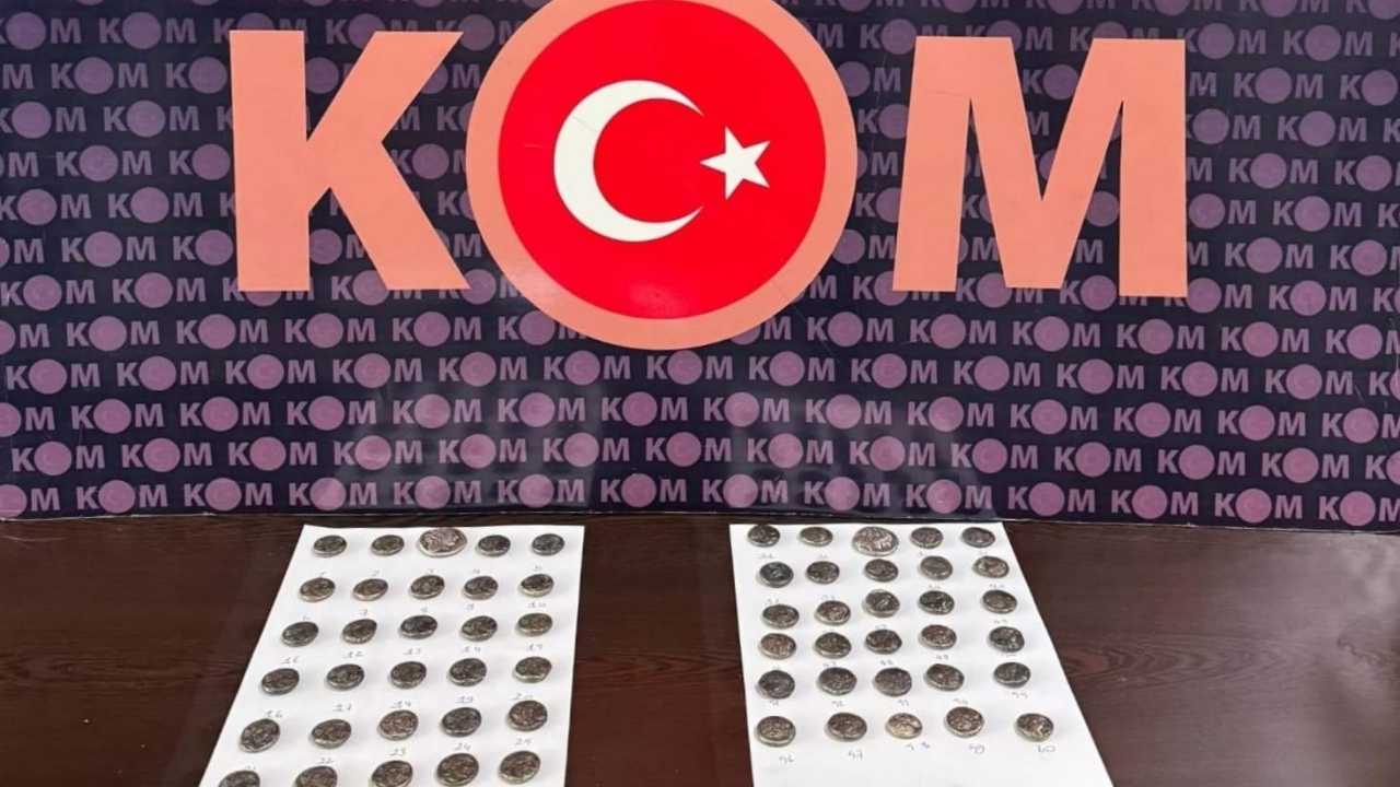 Antalya’da Kaçakçılara Suç Üstü 11 Bin Litre Kaçak İçki, Kilolarca Tütün Ve 1 Milyon Dolarlık Senet! 3