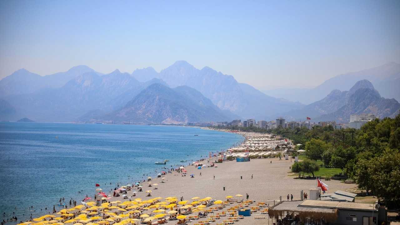 Antalya'da Nefes Almak Bile Zorlaştı! Termometreler 48 Dereceyi Gösterdi 3