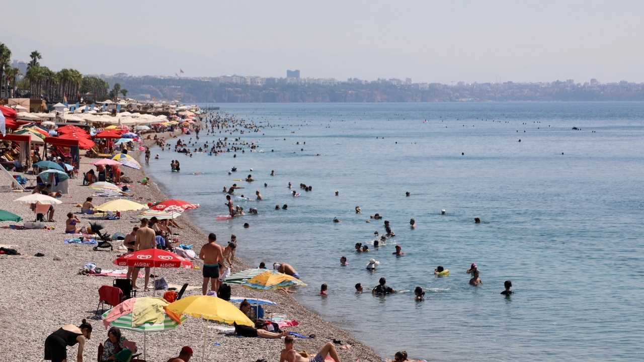 Antalya'da Nefes Almak Bile Zorlaştı! Termometreler 48 Dereceyi Gösterdi 4