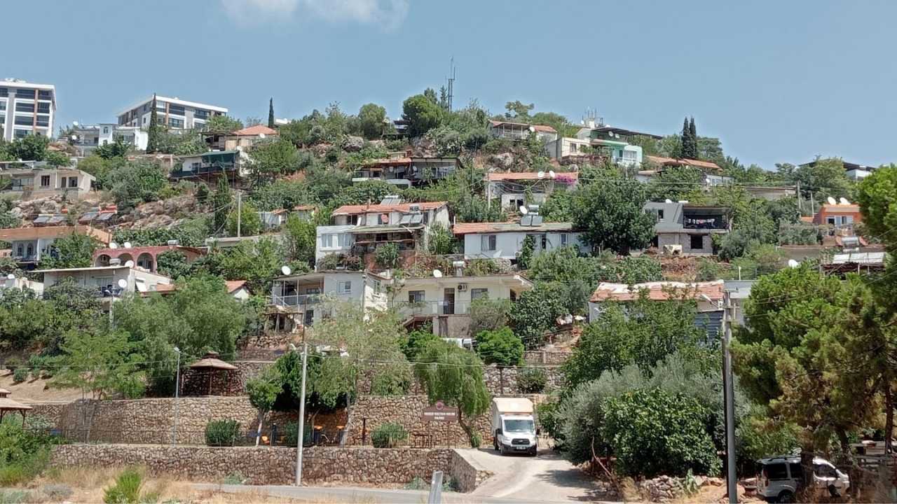 Antalya’da O Mahalle ‘45 Yıldır Cezalı’ 'Okul Yok, Sağlık Ocağı Yok, Yol Yok!' (6)