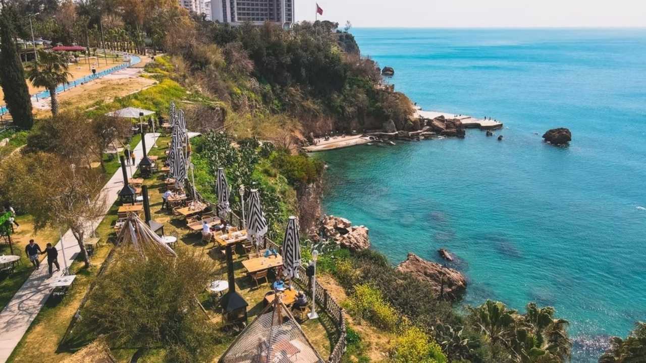 Antalya’da Otelin Falez Üzerindeki Genişlemesi Tepki Çekti! Çevre Sakinleri Görüntüledi 6