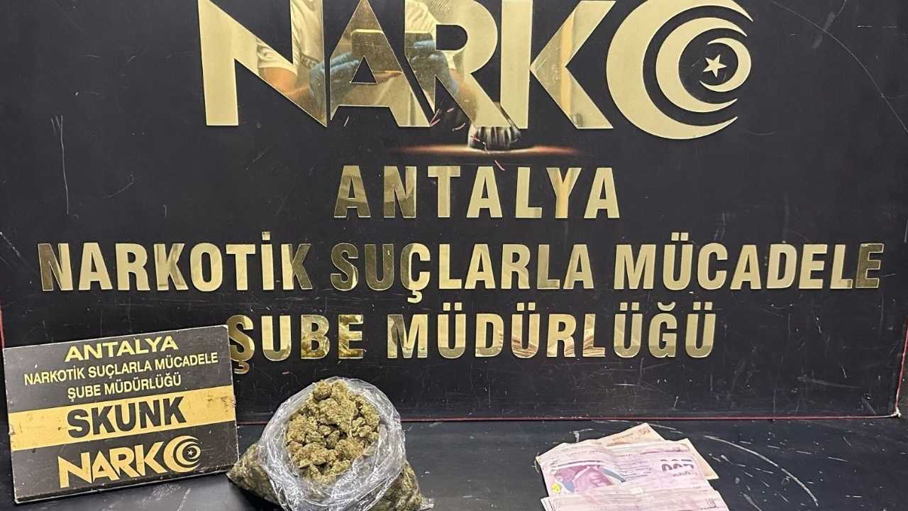 Antalya’da Uyşturucu Operasyonları 24 Gözaltı, Binlerce Ecza Maddesi (1)