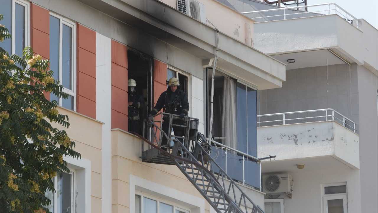 Antalya’da Yangın Felaketi Kedisi İçerdeydi (3)
