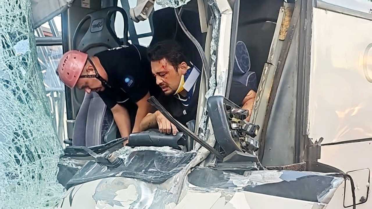 Antalya'da Zincirleme Kazada Can Pazarı4